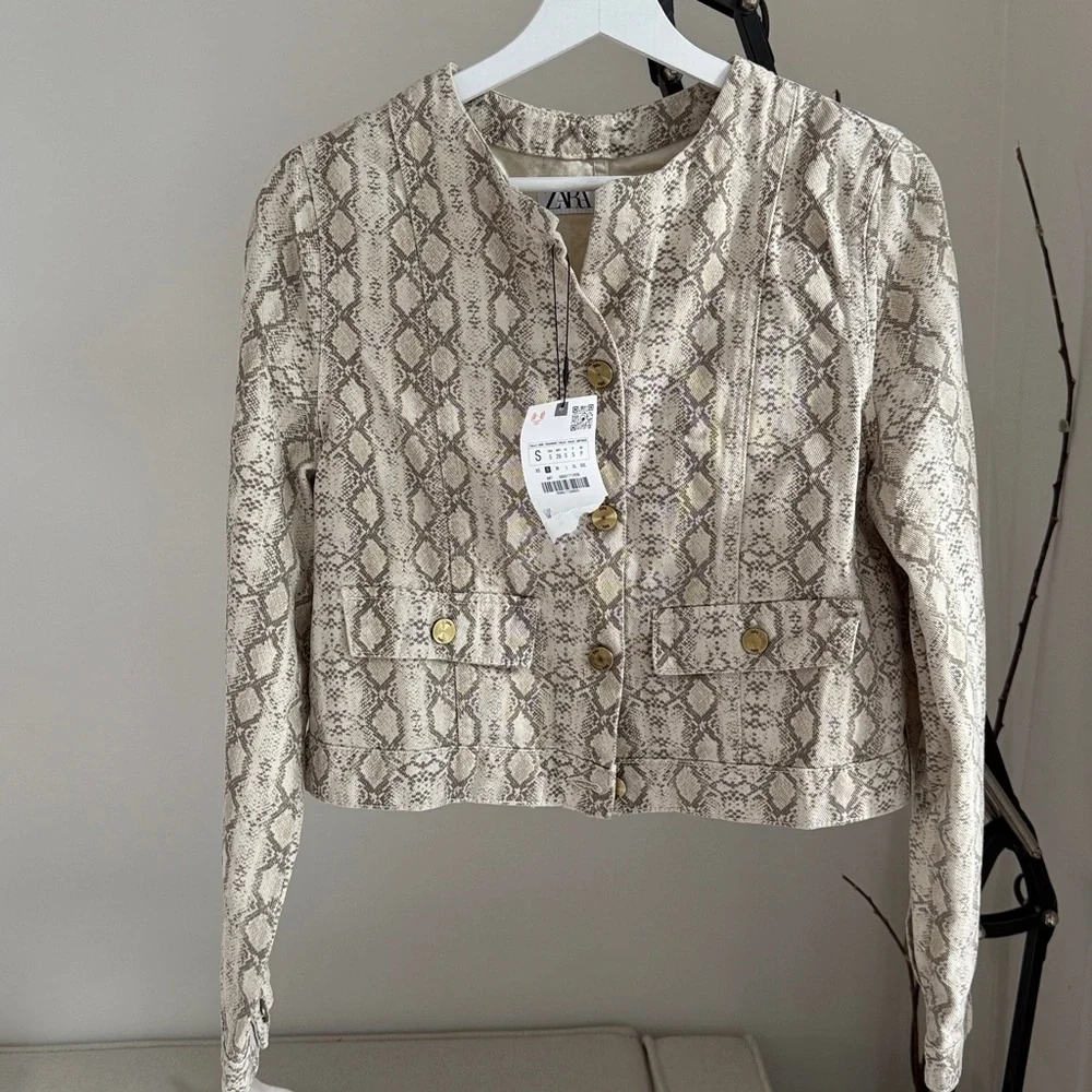 ZARA Snakeskin Print Denim‎ Jacket blogger favorite